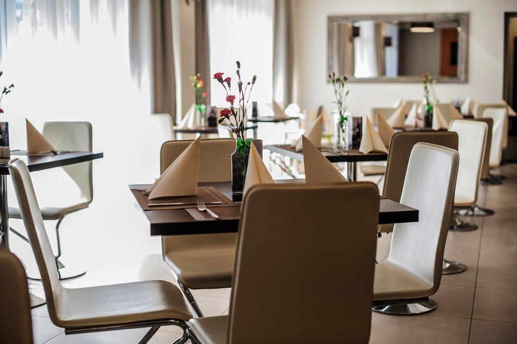 Hotel Emocja Spa Миелно Екстериор снимка
