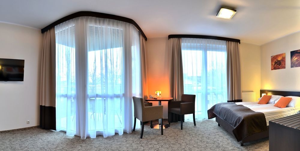 Hotel Emocja Spa Миелно Екстериор снимка