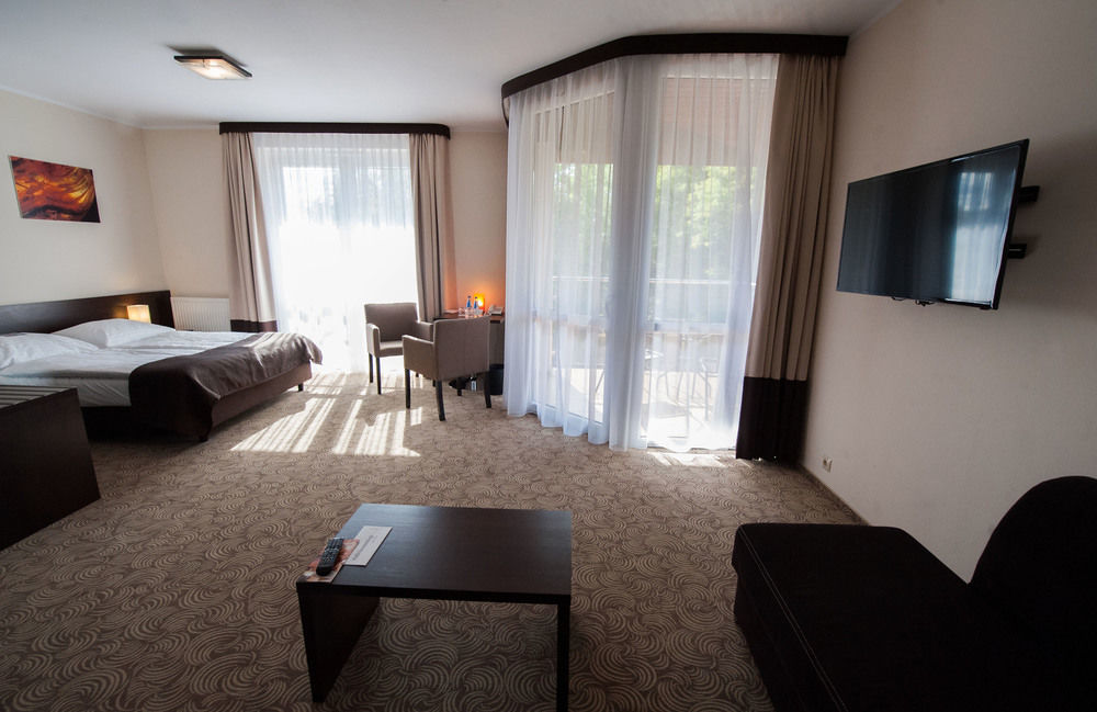 Hotel Emocja Spa Миелно Екстериор снимка
