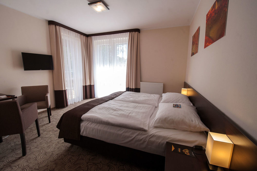 Hotel Emocja Spa Миелно Екстериор снимка
