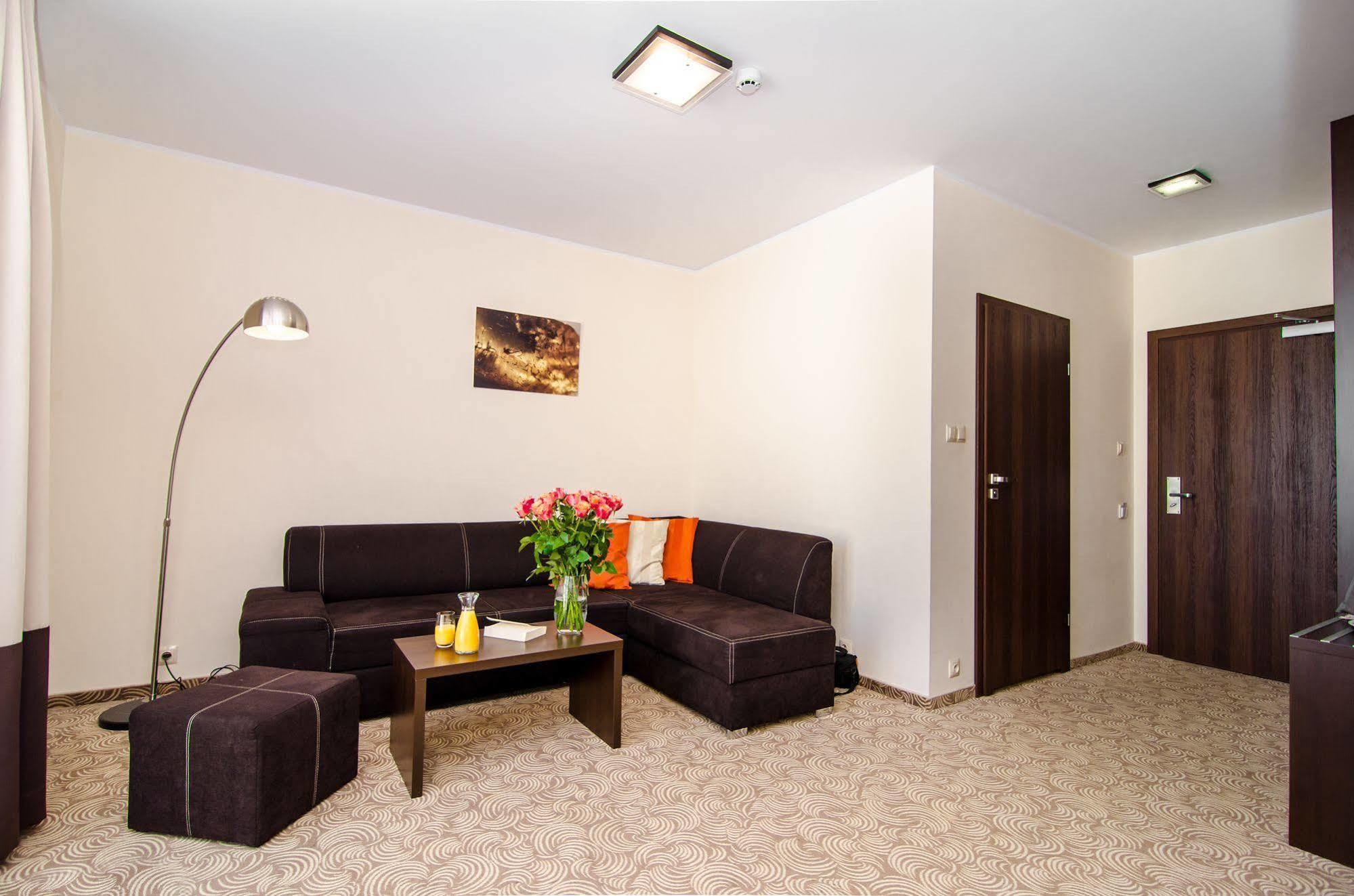 Hotel Emocja Spa Миелно Екстериор снимка