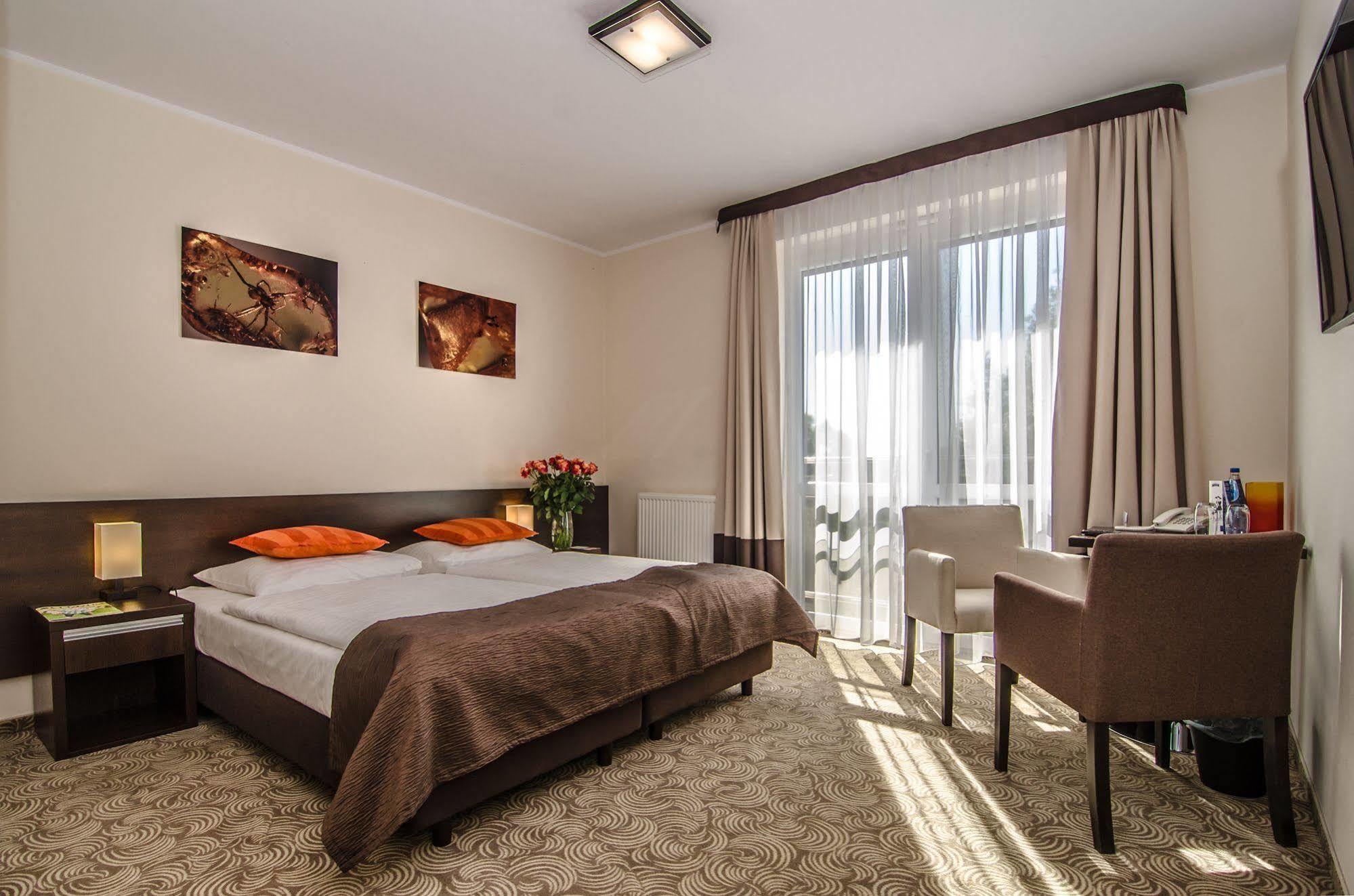 Hotel Emocja Spa Миелно Екстериор снимка