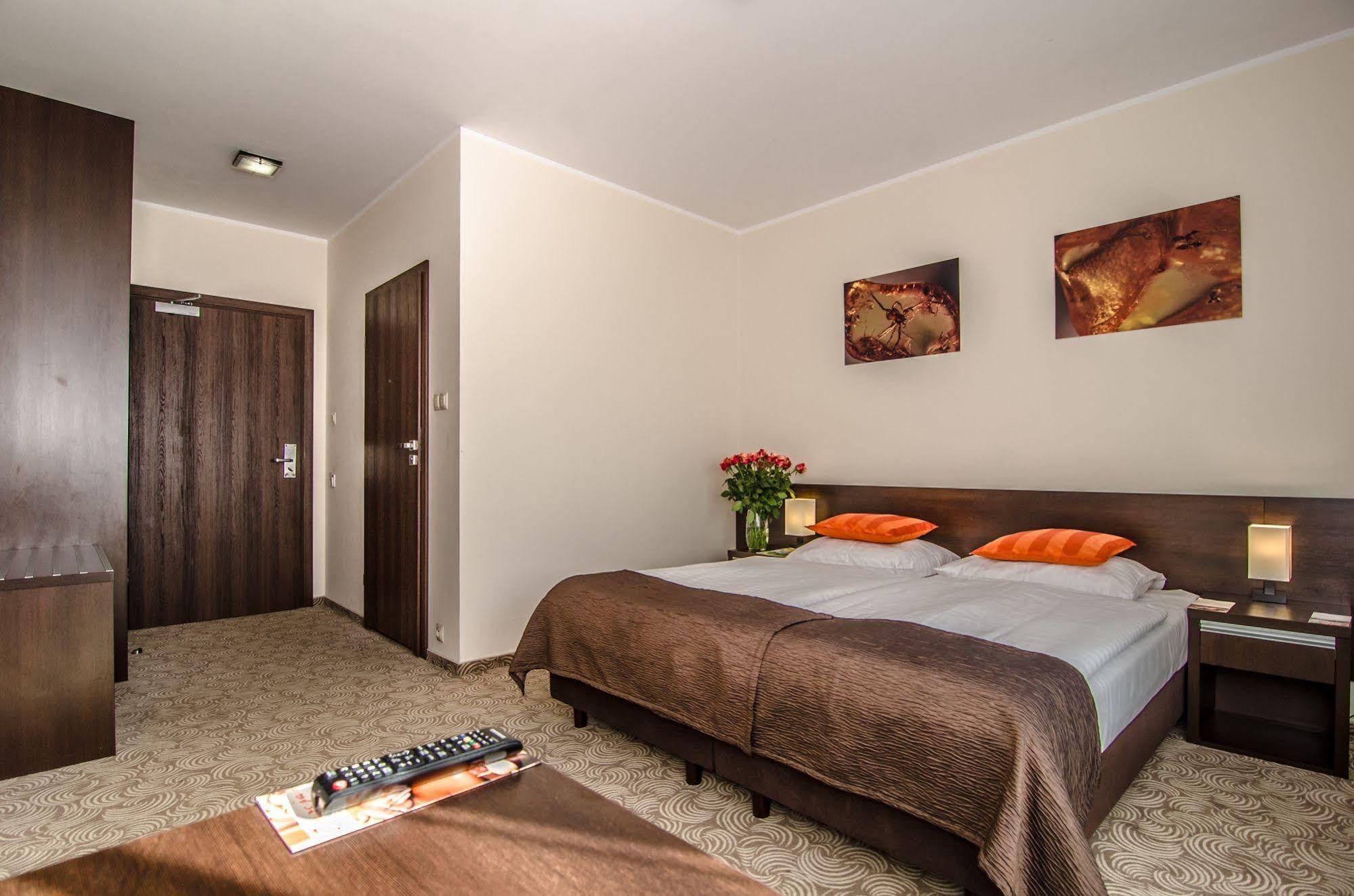 Hotel Emocja Spa Миелно Екстериор снимка